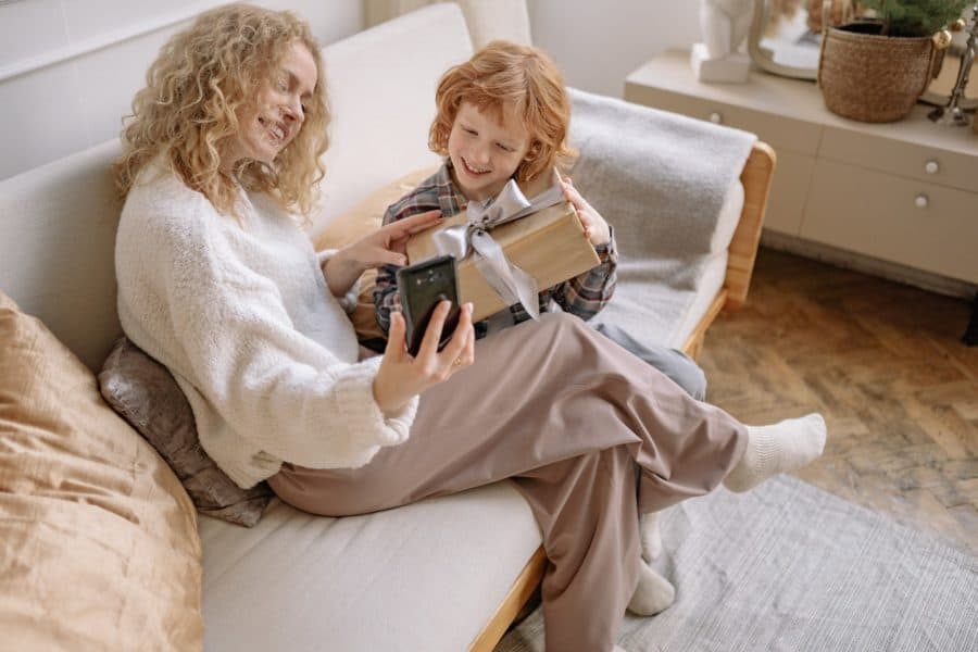 can-buy-house-child-uk-gift